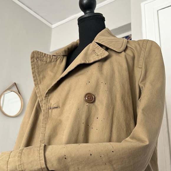 Khaki winter coat from The Gap. Ps. small navy blue ink spots detail as well - Picture 5 of 5